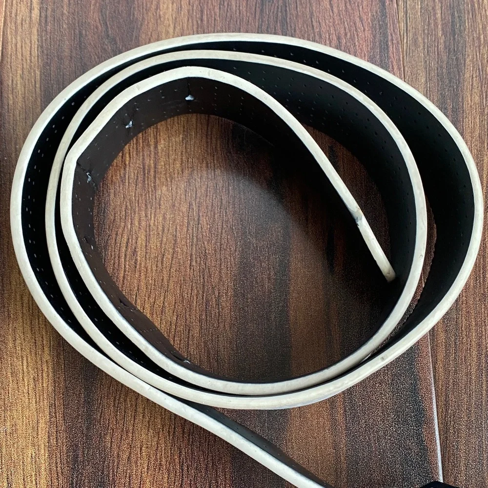 4/$20 Nike Golf Perforated Reversible Leather Belt Black and White E.86